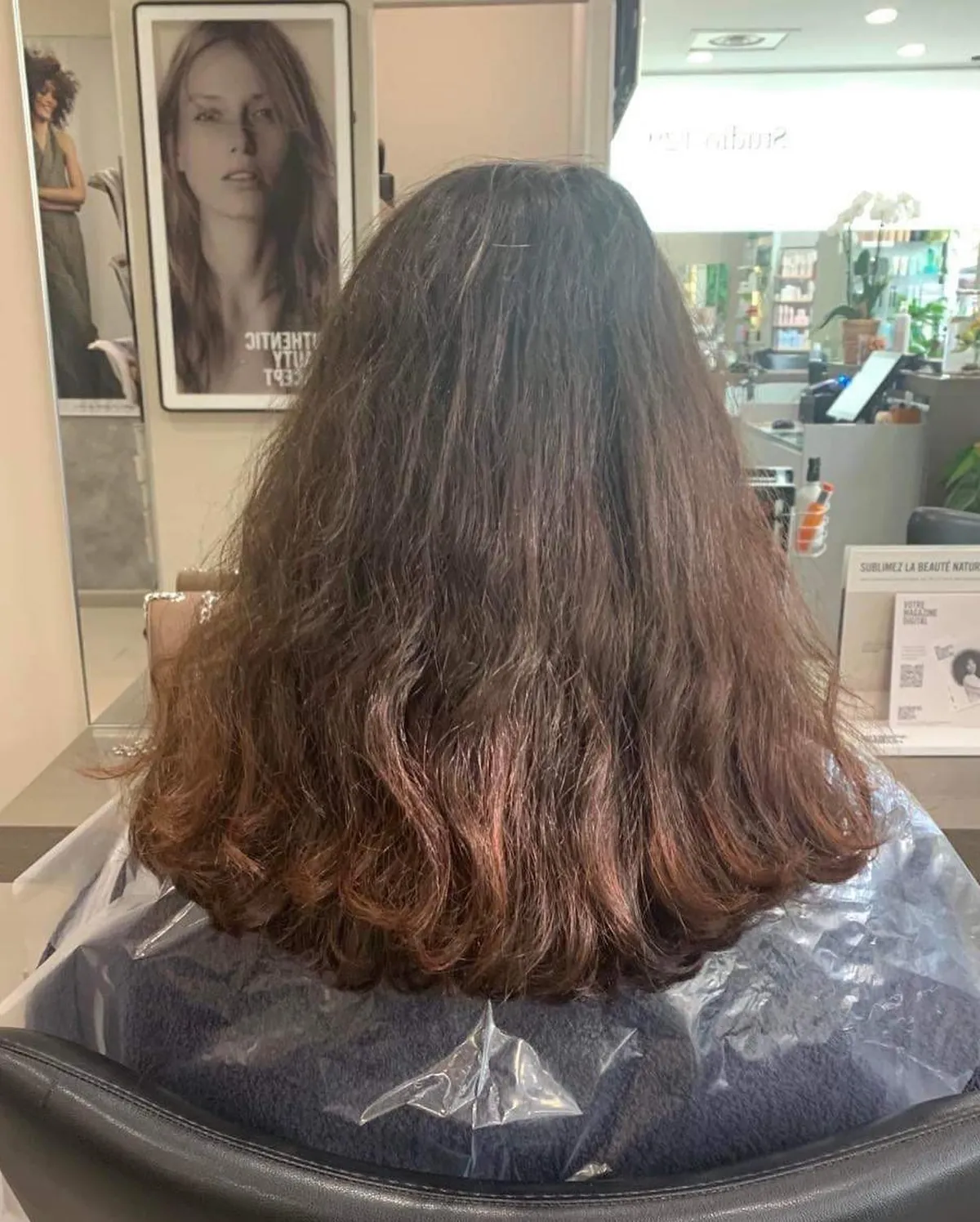 Cheveux longs raides brillants