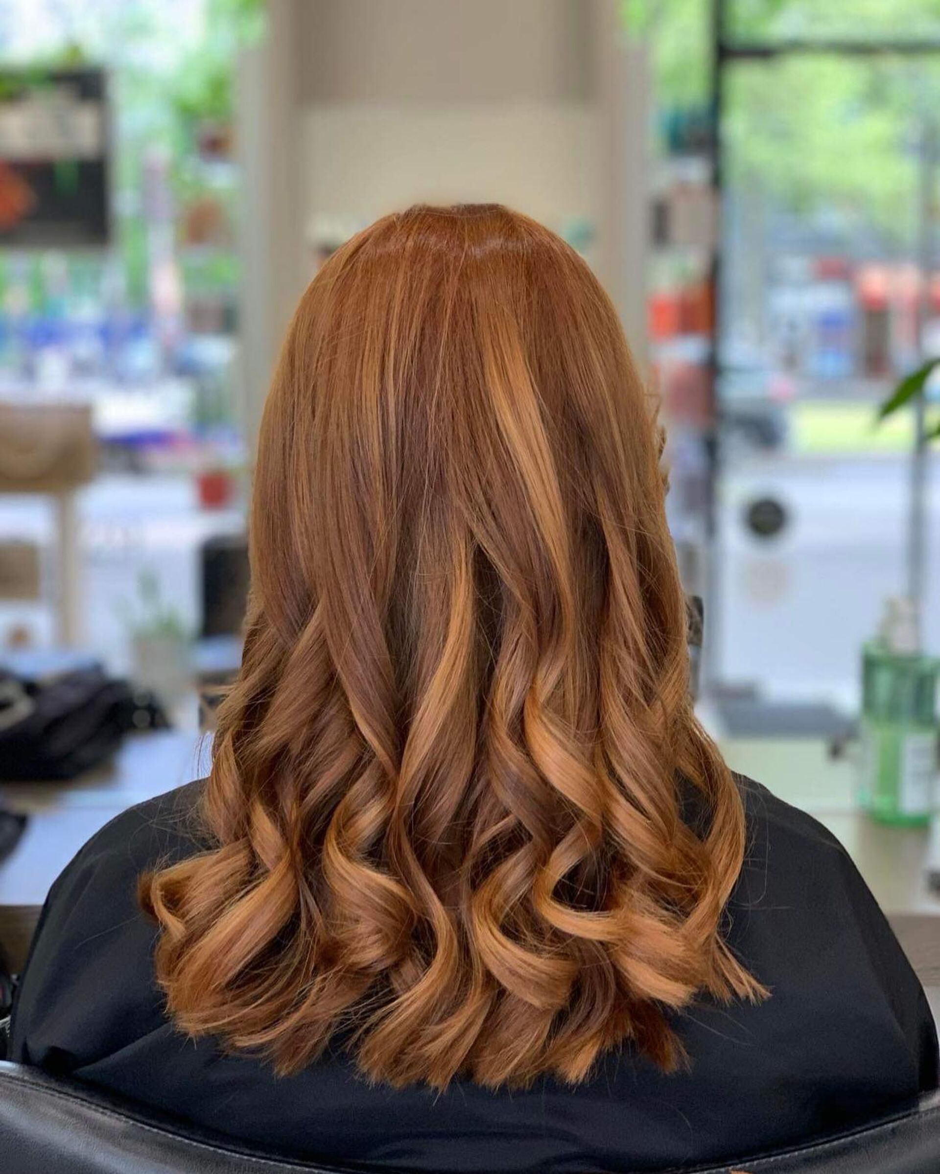 Balayage caramel ondulé réalisé chez Studio 129