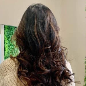 http://Coiffure%20cheveux%20bouclés%20avec%20balayage